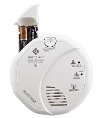 Yes, if you are vaping to the point where you're making a visible cloud it will set off the smoke alarm. Ring Alarm And Zcombo Detector Setup