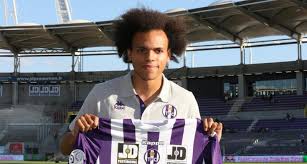 Martin braithwaite touches the ball for the first time as a barça player. Barca Martin Braithwaite Debarque Chez Les Blaugrana Officiel
