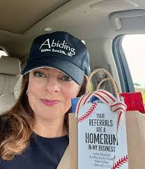 Kellie Maynard's Instagram, Twitter & Facebook