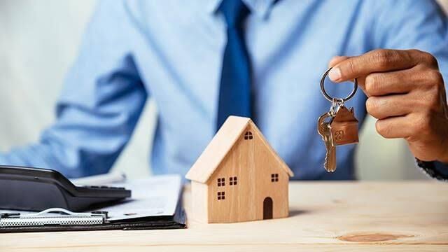The Smart Homeowner's Guide to Selling a House Quickly | Luxury Homes |  finehomesandliving.com