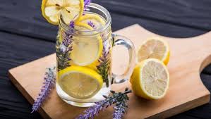 Kombinasi jus lemon dan air panas dapat melakukan banyak hal baik di tubuh anda, termasuk ada banyak manfaat menggunakan air panas dan lemon sebagai minuman pilihan anda terlebih dahulu. Baikkah Minum Air Lemon Hangat Di Pagi Hari Untuk Hati