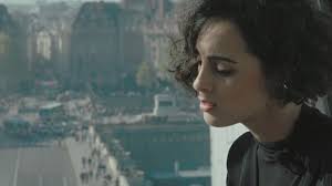 Barbara pravi nous murmure son amour pour la chanson avec élégance, au travers d'une mise à nue bouleversante. Barbara Pravi Pas Grandir Youtube