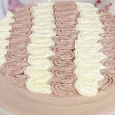 Torta Chantilly Bicolore Ingredienti Per Il Pan Di Spagna 4 Uova 150 G Di Zucchero 110 G Di Farina 30 G Di Cacao Amaro 1 2 Bustina D Cake Vanilla Cake Desserts