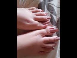 Nueva tendencia a la vista: Pies Femeninos Con Unas Largas Youtube
