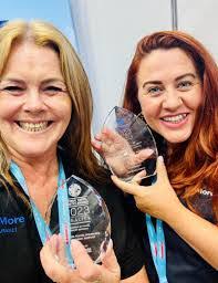 Lindsay Stott's Instagram, Twitter & Facebook