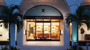 Master perfumer jacques cavallier belletrud brings together the boundless emotion of a day spent on a sunny beach with the brightness of yuzu. Louis Vuitton Palm Beach Geschaft Vereinigte Staaten Louis Vuitton