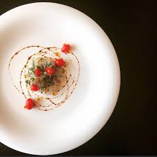 White Fish Crudo With Chives Grape Tomatoes And Moleculer Gastronomi Yemek Gastronomi