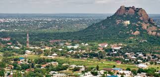 Doch die ehemalige hauptstadt dar es salaam, häufig nur „dar genannt, ist mit ihren über 5 millionen einwohnern das herzstück des landes. Afrika Junior Tansania