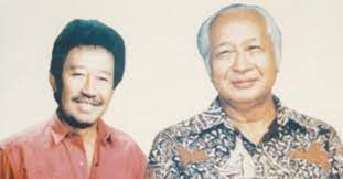 Bob hasan dan soeharto menjadi mitra bisnis di segala bidang, termasuk di industri kayu. Raja Hutan Bob Hasan Pulang Ke Haribaan Tuhan Historia