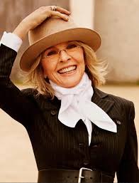 Hay personajes que no sólo marcaron una época: la redefinieron. Annie Hall  es uno de ellos. Con su chaleco, su corbata y esa forma tan suya de llevar  lo que quería —y