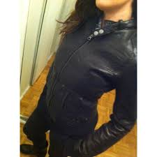 Le temps des cerises est née au cœur du berceau du denim, de la passion de son fondateur pour la toile bleue. Blouson Le Temps Des Cerises 36 S T1 Noir Vendu Par Yolodreambag 1256019