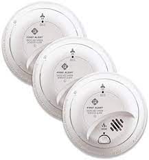 First alert smoke detector chirping not beeping after new battery it's an end of life warning this smoke alarm detector needs. First Alert Brk Sc9120b 3 Hardwired Smoke And Carbon Monoxide Co Detector With Battery Backup 3 Pack 3 Count Amazon Com