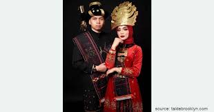 Budaya indonesia dapat juga diartikan bahwa indonesia memiliki beragam suku bangsa dan budaya yang beragam seperti tarian daerah, pakaian adat, dan rumah adat. 34 Pakaian Adat Dari Berbagai Provinsi Terlengkap