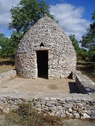 Borie Dry Stone Hut Gard We Love Provence Maisons De Pierre Maisons Naturelles Batiment
