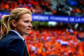 Jun 01, 2021 · sarina wiegman (51), vertrekkend bondscoach van de leeuwinnen, heeft vanaf nu een plek voor de eeuwigheid in zeist. Een Nieuwe Wiegman Is Er Niet Zomaar De Zoektocht Naar Een Geschikte Opvolger Nederlands Voetbal Ad Nl