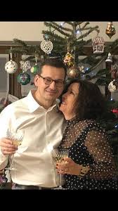Dec 09, 2017 · choć mateusz morawiecki (49 l.) do polityki wszedł już dwa lata temu, to nadal skrzętnie pilnuje swojej prywatności. Mateusz Morawiecki Z Zona I Dziecmi Bawil Sie W Sylwestra Nadchodzacy 2021 Bedzie Lepszy Pod Kazdym Wzgledem