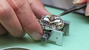 How to set the time on a rolex watch this is the part where winding your rolex can get tricky. Rolex Daytona Watchmaking Demonstration Watchfinder Co Youtube