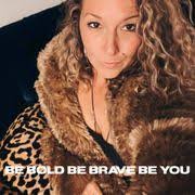 Erin Simons's Instagram, Twitter & Facebook