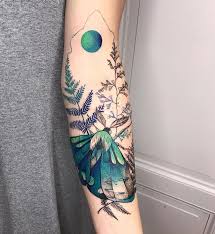 Tatowierer Wroclaw Polen Auf Instagram Motte Und Farne Tattoos Motten Tattoo Tattoo Kunstler Muster Tattoos