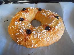 Questa ciambella è buonissima e genuina, potete guarnirla con glassa al cioccolato e nutella oppure accompagnarla con il cioccolato delle uova di pasqua, che la mattina di. Dolci Pasquali Ricette E Tradizioni Da Tutta Italia Agrodolce