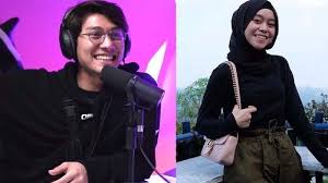 Dari momen itu, netizen banyak yang terpukau mendengar suara lesti kejora yang merdu. Ini Isi Chat Whatsapp Wa Saat Rizky Billar Pertama Kali Dekati Lesty Kejora Tribun Timur