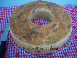 Profumato e facilissimo da preparare, senza burro, senza latte né latticini vari, questo ciambellone potrete tranquillamente prepararlo anche in estate. Ciambella Soffice Con Spinaci Ed Emmenthal