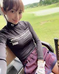ゴルファーなつはinstagramを利用しています 初早朝スルー 起きれるか心配でどきどきしてたらほとんど眠れなかった笑 am 3 00 出発 4 30 ラウンド開始 7 30 ラウンド終了 8 30 帰宅 ゴルフ 女子 ゴルフ 笑