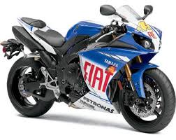 The Yamaha 2010 Yzf R1 And R1 Le Cycle Trader Insider Motorcycle Blog By Cycle Trader Yamaha Yzf R1 Suzuki Gsx Yzfr1