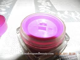 L'oreal matte morphose is a souffle foundation which comes in a glass jar with a pinkish mauve lid of plastic. L Oreal Matte Morphose Foundation Review Fotd Indian Makeup Blog