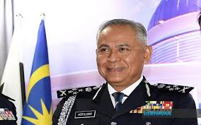 Perkara ini diumumkan oleh menteri dalam negeri, datuk seri hamzah zainudin pada majlis penyerahan surat perlantikan kpn di kementeriannya di sini sebentar tadi. Bernama Benteng Ld Cluster All Police Personnel Covid 19 Negative Acryl Sani