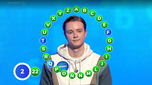 A qué hora emite hoy Antena 3 el programa inédito de 'Pasapalabra' en que Rosa o Manu gana el bote más alto de su historia