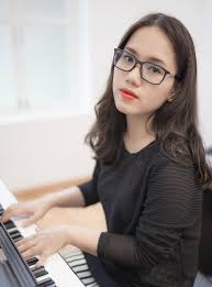 Ca sĩ thùy chi xe đạp bất ngờ tham gia gameshow sau thời gian dài vắng bóng. Thuy Chi Wikipedia