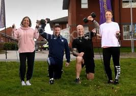 39110556-Felicity King the mother of a popular Leeds street painter Dominic  King, who died from motor neurone disease said an exhibition of his work  being staged at Headingley Enterprise and Arts Cen -