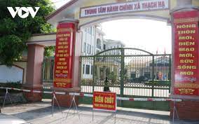 Người dân sống tại ngõ này chỉ ở trong nhà và chỉ đi lại khi lấy nhu yếu. Ha TÄ©nh Phong Tá»a Trung Tam Hanh Chinh Xa Lien Quan Ä'áº¿n Ca Máº¯c Covid 19 Má»›i Ä'ai Phat Thanh Va Truyá»n Hinh Nghá»‡ An