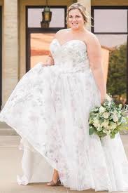Plus Size Wedding Dresses For The Most Beautiful And Curvy Brides Popular Wedding Dresses Floral Wedding Dress Curvy Bride