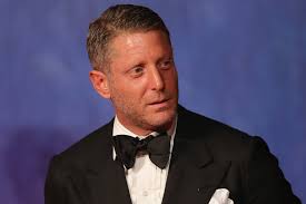 Tras años abonado a la polémica, el rebelde del clan agnelli, lapo elkann, se significa con el éxito de su marca, italia. Lapo Elkann Italian Scion And Fashion Designer Is Arrested In Manhattan The New York Times