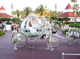 My Disney Wedding Inside Cinderella S Carriage 3 Careytorrice Carruaje Para Boda Boda Granjera Bodas