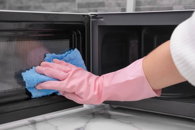 How to Clean a Microwave, According to a Cleaning Expert
