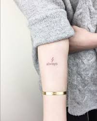 Tattoo Schriften 49 Ideen Und Spruche Fur Ihren Personlichen Schriftzug