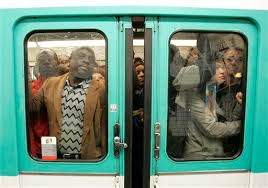 Le métro parisien ! ? Images?q=tbn:ANd9GcR1sgodFZ0zmagtZf1Qtm1t0eAdOHIefnFkz8Spb9n0nfpILoVH5g