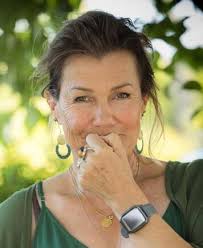 Robyn Malcolm partners with Weir Science as Myregyna Ambassador for  menopause health