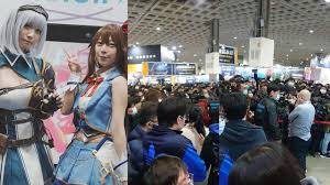 Hololive 攤位塞爆！伊織萌、宮本彩希成全場焦點排隊亂象引粉絲抱怨