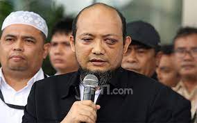 Roman baswedan (22 haziran 1977 doğumlu), yolsuzluğu ortadan kaldırma komisyonu (kpk) ve endonezya polisi (polri) 'nin eski bir memuru. Neta Novel Baswedan S Tweet Is Unethical Just A Waste Of Police Time Netral News