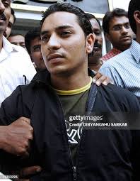 Indian police officers guide Nadeem Hamid Kashmiri out of the Corps... News  Photo