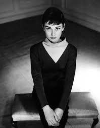Il taglio pixie tendenzialmente presenta sempre le stesse caratteristiche: Audrey Hepburn Ritratti Di Un Icona Di Stile Donnad