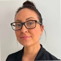 Amanda Vallone's Instagram, Twitter & Facebook