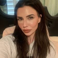 Jess Carpenter (@jessicaerin05)