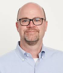 KEYNOTE SPEAKER TOM PETRIE Chairman Petrie Partners