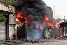 Kebakaran kilang mercun sungai buloh 91 paling dahsyat dalam sejarah 7 mei 1991, sungai buloh umpama. Media Selangor Info Kilang Cat Terbakar Di Sg Buloh Facebook