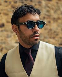 Quality is in every detail. These sunglasses feature precision